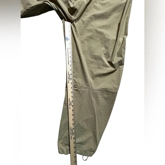 Nike Tech Men's Oversized fit straight leg stacked Pants Beige large HM7158-297